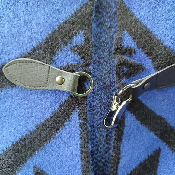 BCBGMaxAzria Geometric Sweater Cape Shawl Vest Wrap Ruana Poncho Cardigan NWT - Picture 3 of 12